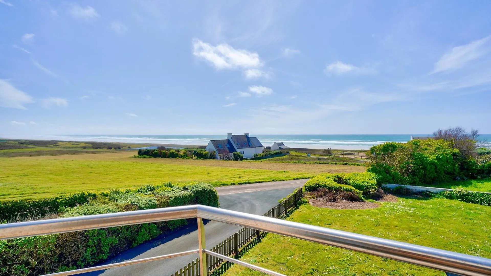 Vue Mer ! A 200M De La Plage, Maison Pour 9 Plovan